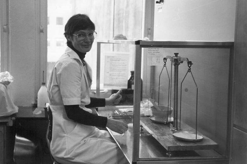 Arbeid i LAF-benken. (Foto: Privat)