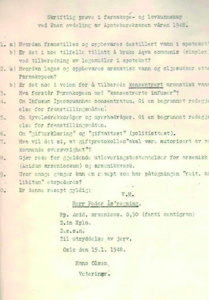 Figur 1. Skriftlig prøve i farmakopè- og lovkunnskap 1948. Foto: Hanne Hjorth Tønnesen.