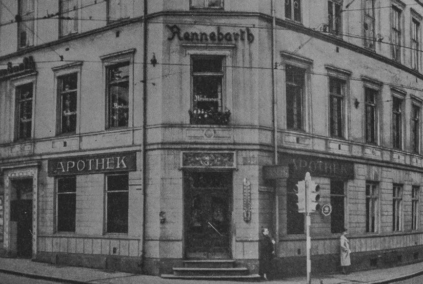 Hans H.Hvoslef var apoteker på Apoteket Nordstjernen – hovedstadens 7. apotek i perioden 1867 til sin død i 1911. Apoteket lå i Stortingsgaten 6 (ved Rosenkrantzgaten) og Hvoslef kjøpte også naboeiendommen (nå erstattet av nye bygninger).