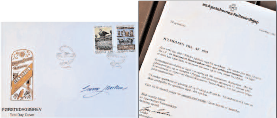 Julehilsen til apotekene med førstedagsbrev med jubileumsfrimerkene stemplet 23.februar 1995 i Bergen og følgebrevet fra Apotekernes Fællesindkjøp. Foto: Erik Andrew.