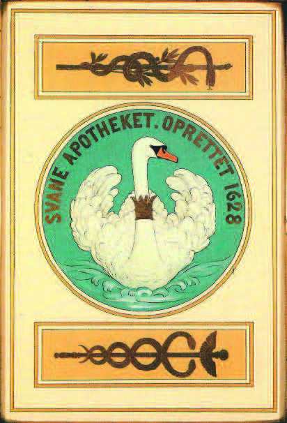 Svanen mellom Merkurstaven (handelens symbol) og
Æskulapstaven (medisinens symbol), altså apoteket
mellom handel og helse.