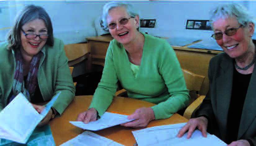 Tre sentrale personer fra KFFEs og VETTs historie. Fra høyre Ragna Kure som var leder av KFFE i 1986–90 og medlem av KFFE/VETT i 17 år, Vibeke Lem Nordahl var KFFE siste administrasjonssjef i 1989–91 og VETTs første avdelingsleder i 1992–93 samt leder av VETT-utvalget og KFFE i 1996–98. Til venstre Mette Sollihagen Hauge, VETTs siste avdelingsleder i 2004–10. (Foto: VETT 2007)